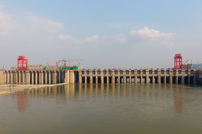 大藤峽水利樞紐工程正式下閘蓄水 助力粵港澳大灣區(qū)水安全與綠色航運(yùn)新篇章